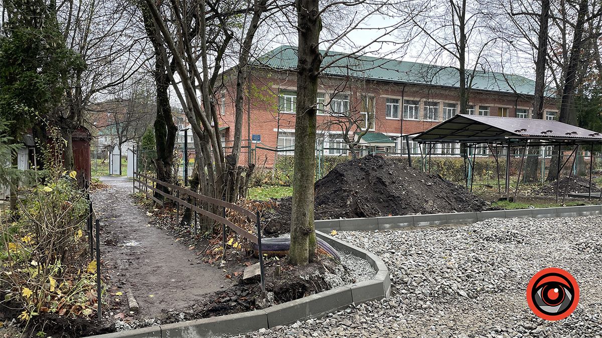 На вулиці Січових Стрільців у Коломиї розпочали ремонт дороги біля багатоповерхівки 2