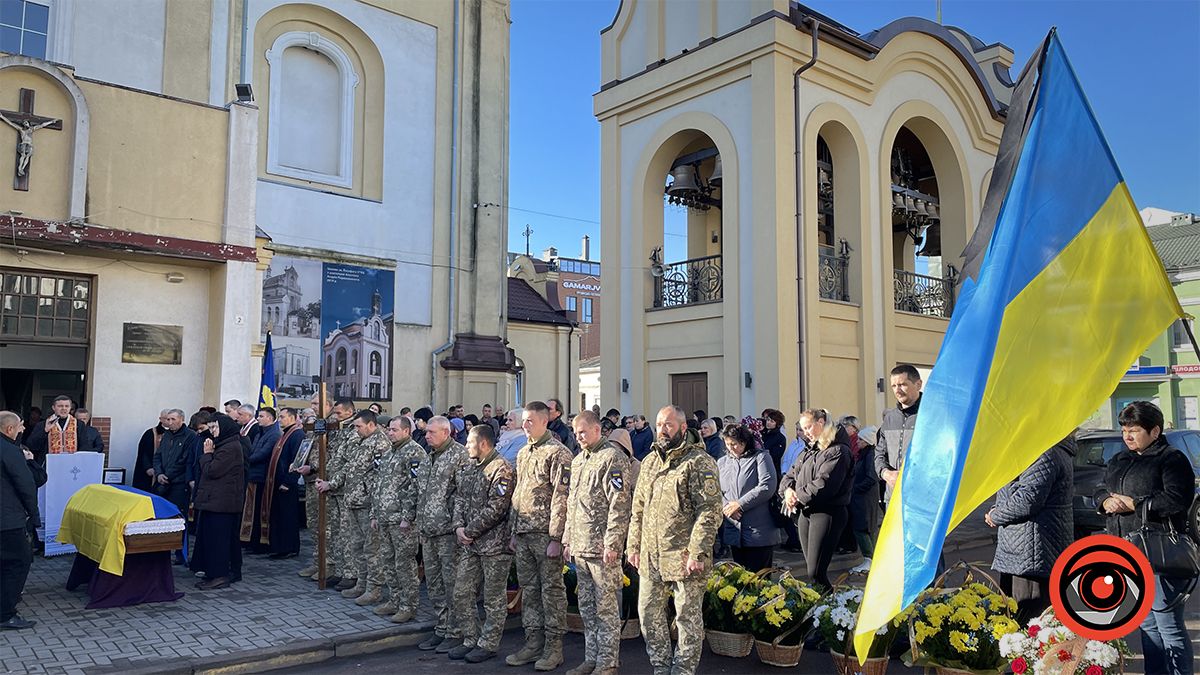 Коломийська громада провела на вічний спочинок Героя Любомира Савчука 1