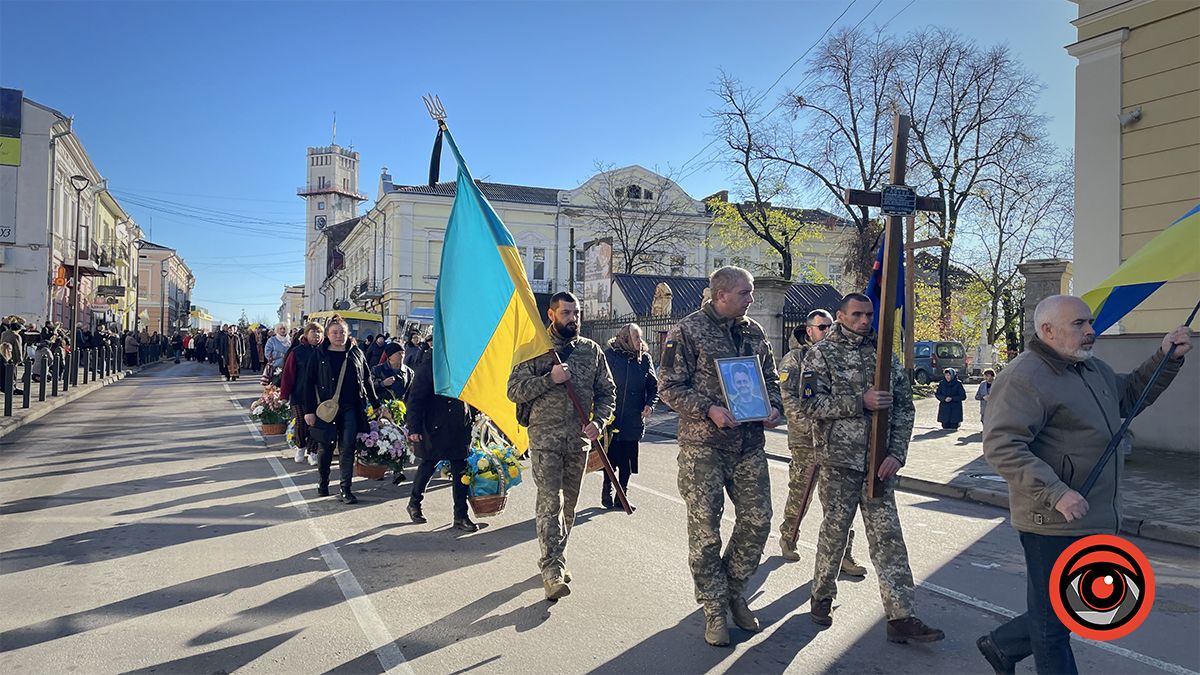 Коломийська громада провела на вічний спочинок Героя Любомира Савчука 10