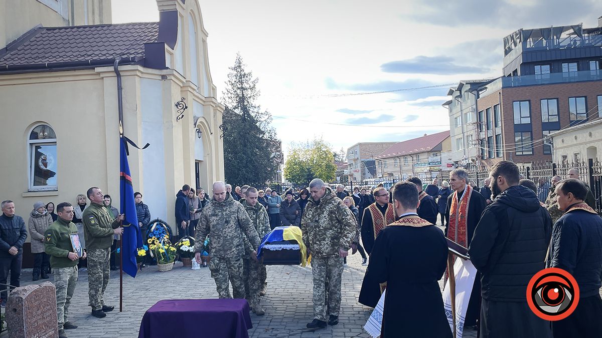 У Коломиї в останню путь провели військового Ігоря Романчука 4