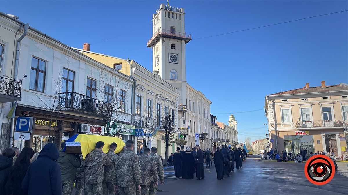 Коломийська громада провела на вічний спочинок Героя Любомира Савчука 11