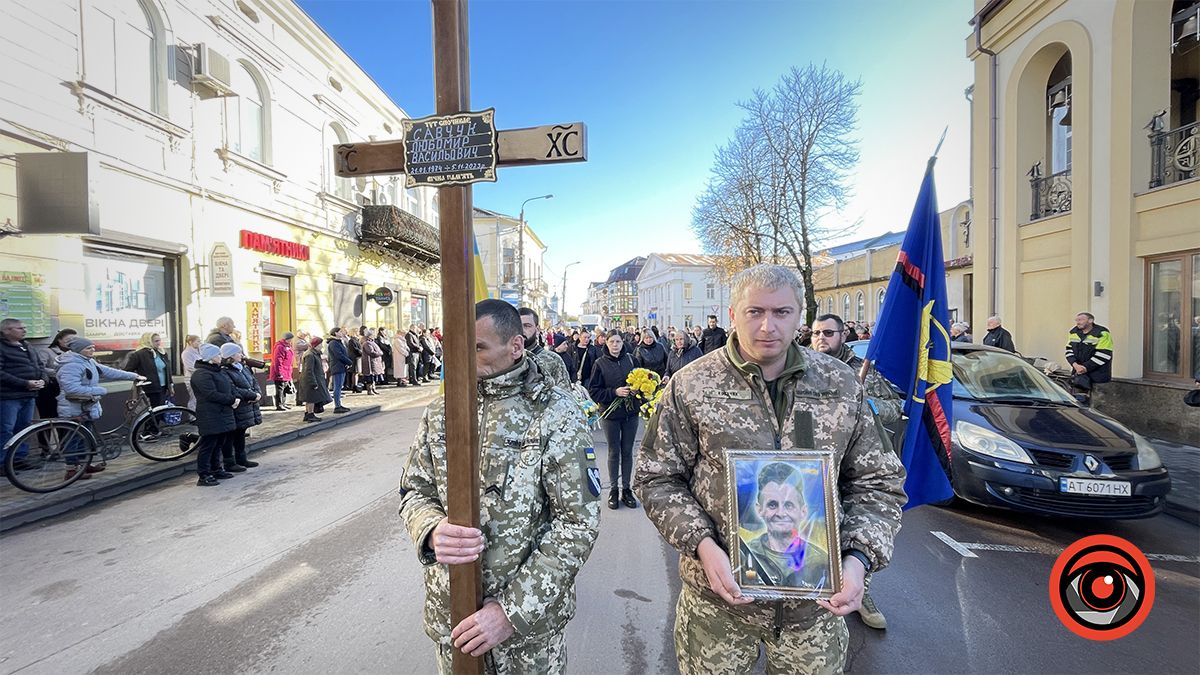 Коломийська громада провела на вічний спочинок Героя Любомира Савчука 6