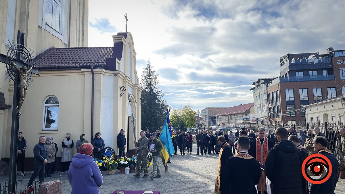 У Коломиї в останню путь провели військового Ігоря Романчука 1