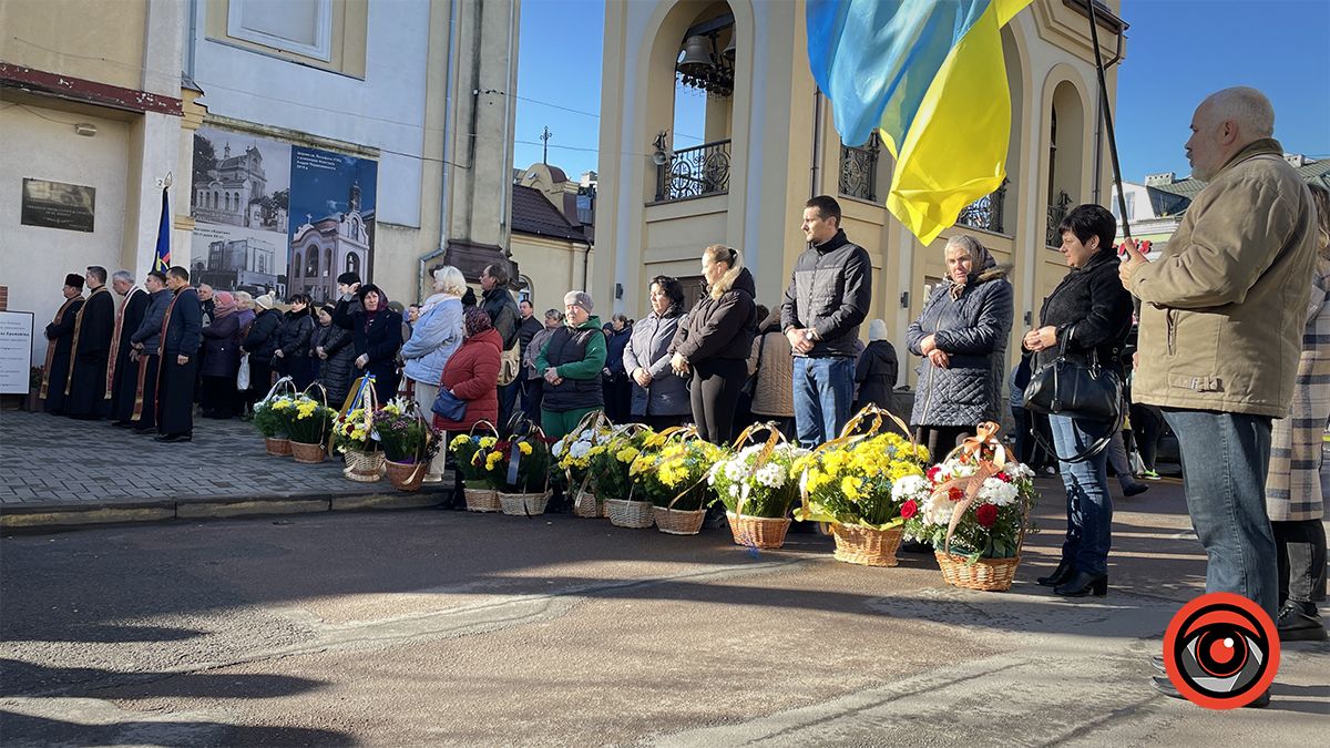 Коломийська громада провела на вічний спочинок Героя Любомира Савчука 3