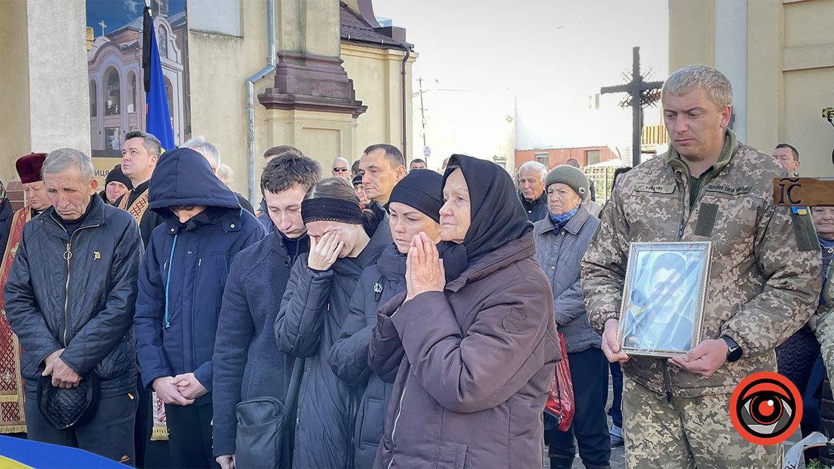 Коломийська громада провела на вічний спочинок Героя Любомира Савчука 2