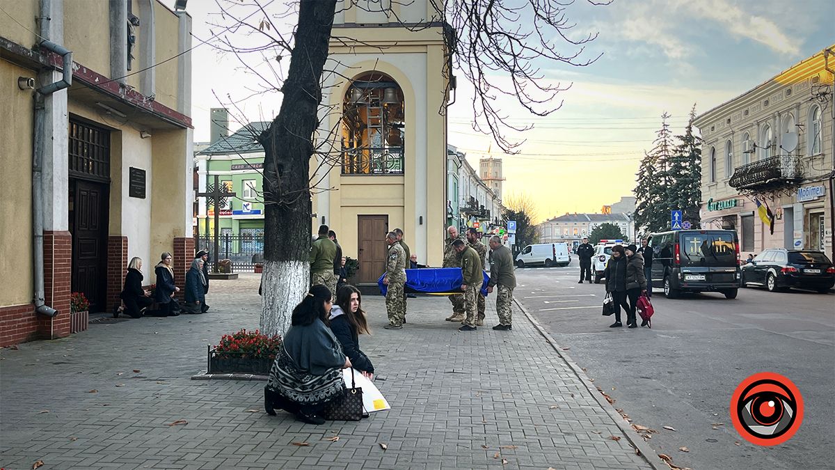 Коломия зустрічала покійного захисника Ігоря Романчука 3