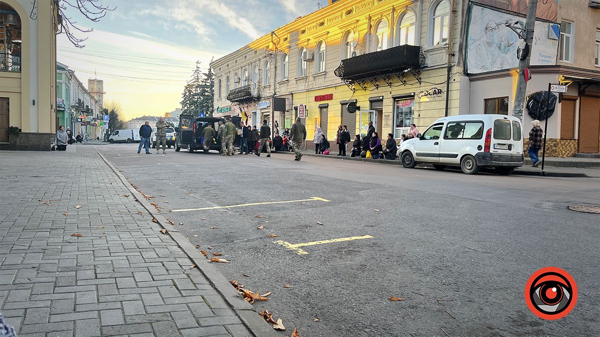 Коломия зустрічала покійного захисника Ігоря Романчука 4