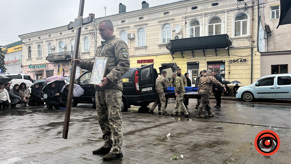 Коломия зустріла загиблого Героя Любомира Савчука 4