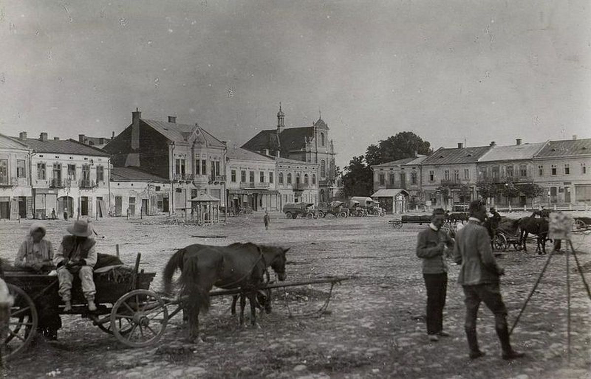 1917 рік. ринкова площа в Коломиї. Нині - частина площі Ринок і площі Шевченка