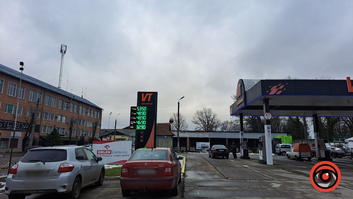 Пальне дешевшає: які ціни на АЗС Коломиї 15 грудня 1