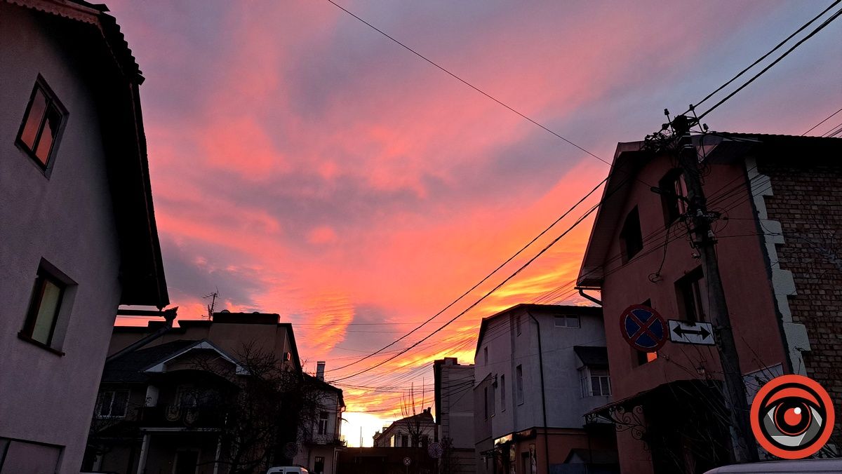 Багряне небо над Коломиєю: фото містян 4