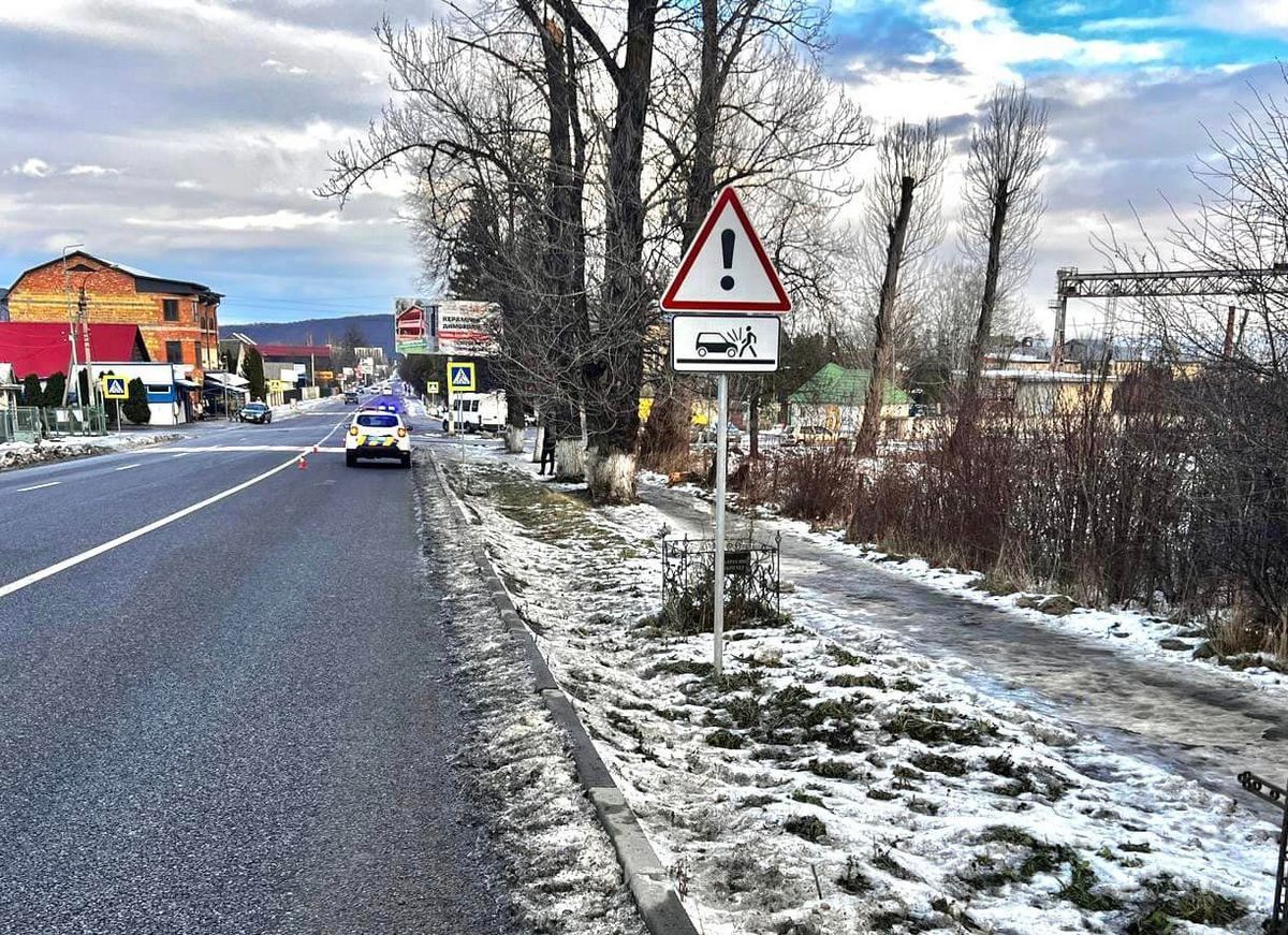 У Надвірній водій збив жінку на пішохідному переході 1