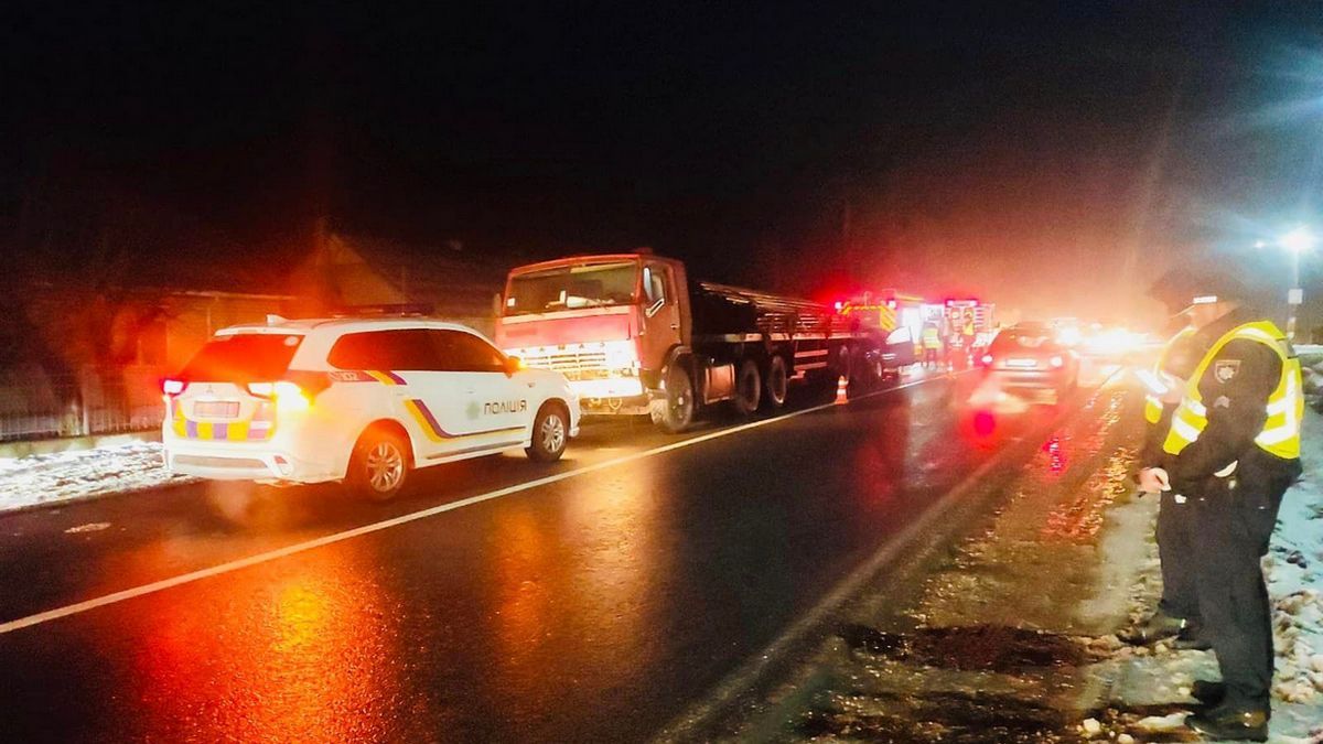 В'їхав ззаду в "Камаз": на Прикарпатті трапилась смертельна ДТП 2