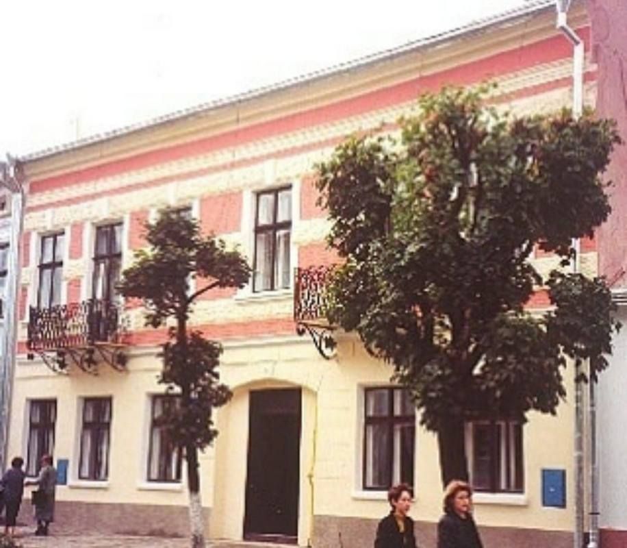 На фото - вигляд будинку в 2002 році (Ілля Криворучко)