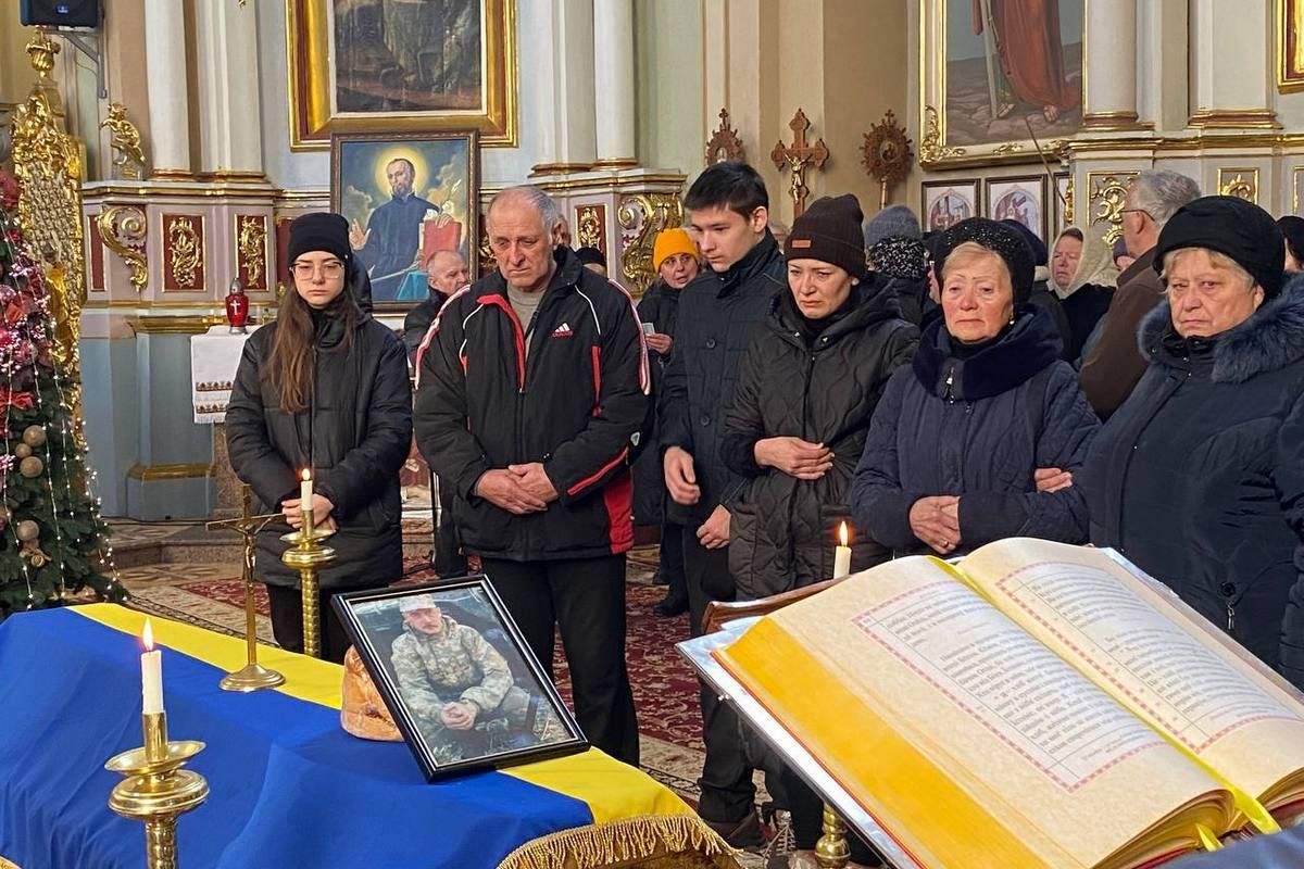 У Городенці в останню дорогу провели загиблого захисника Віталія Сімка 4