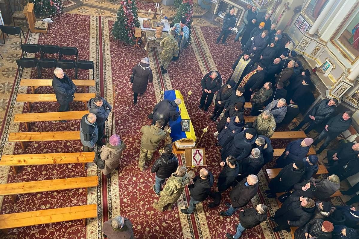 У Городенці в останню дорогу провели загиблого захисника Віталія Сімка 5