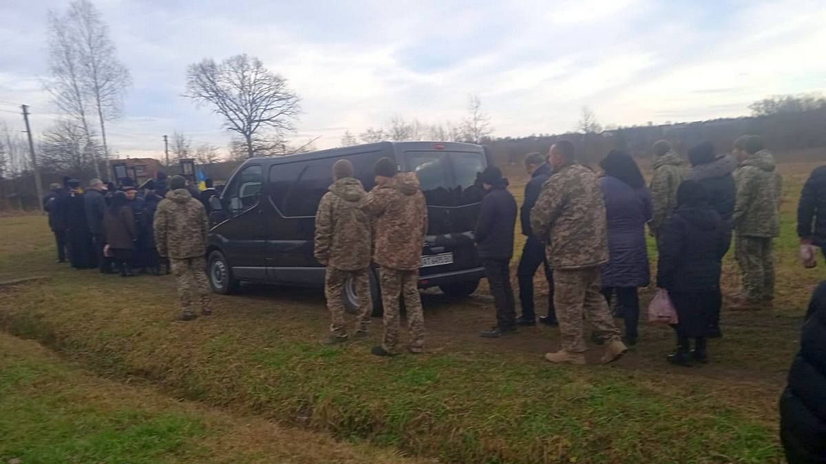 На Коломийщині провели в останню путь 23-річного Миколу Мочернюка 4