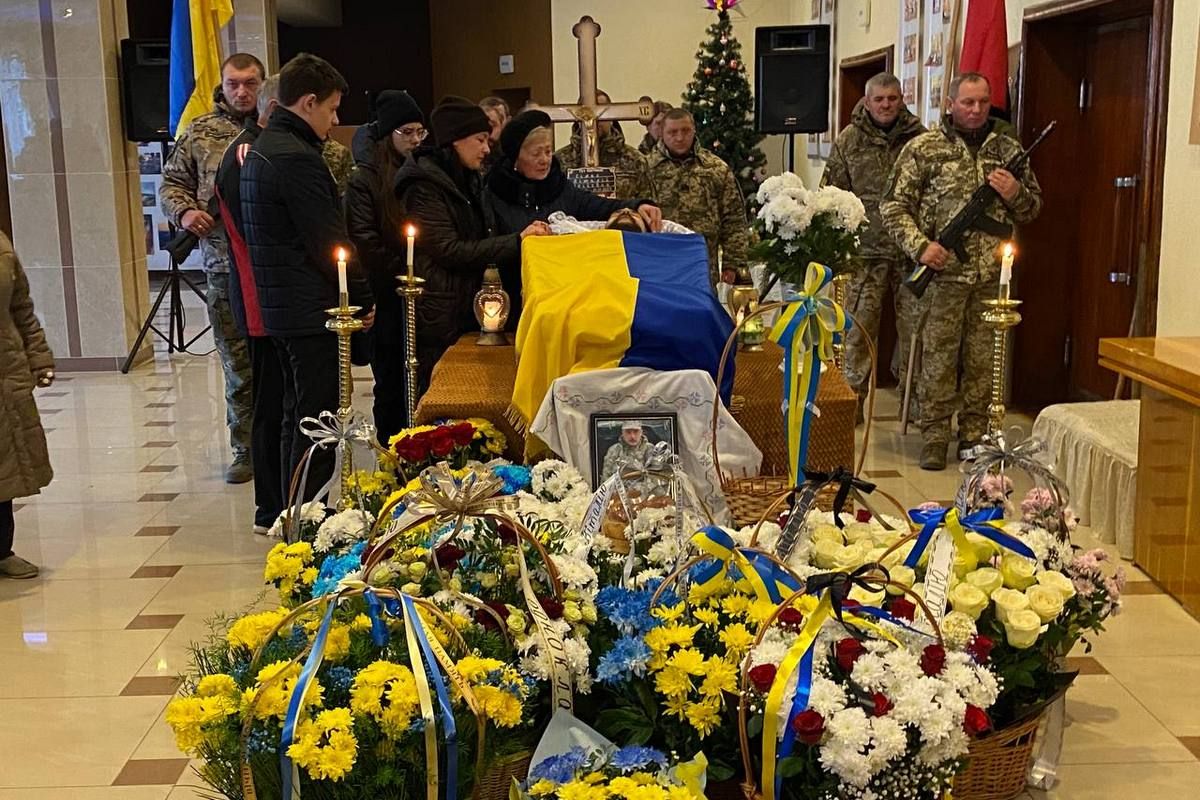 У Городенці в останню дорогу провели загиблого захисника Віталія Сімка 2