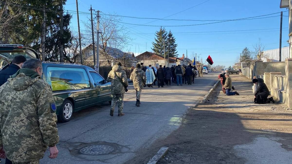У Городенці в останню дорогу провели загиблого захисника Віталія Сімка 6