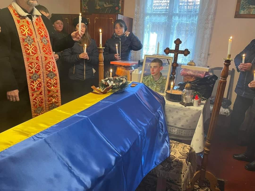 На Коломийщині провели в останню путь 23-річного Миколу Мочернюка 2
