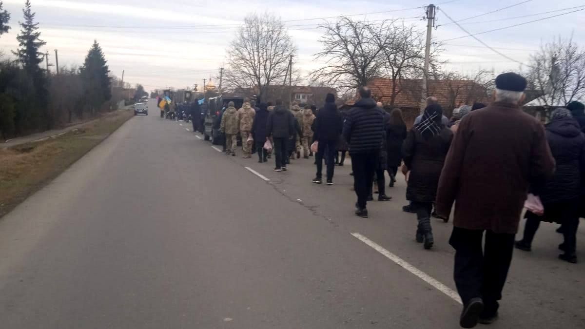 На Коломийщині провели в останню путь 23-річного Миколу Мочернюка 3