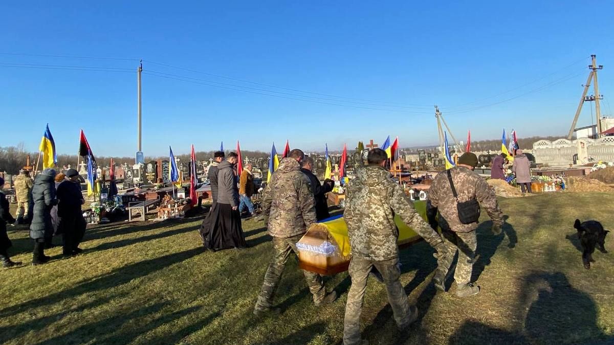 У Городенці в останню дорогу провели загиблого захисника Віталія Сімка 8