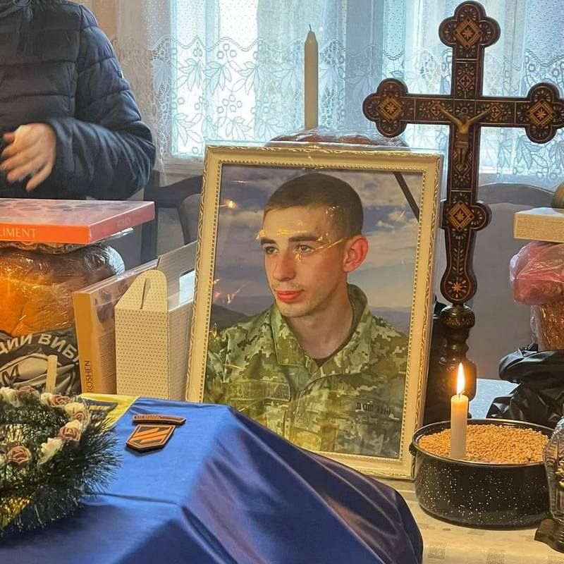 На Коломийщині провели в останню путь 23-річного Миколу Мочернюка 6