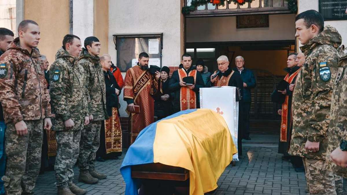 Коломия прощалась із загиблим захисником Миколою Огли 5