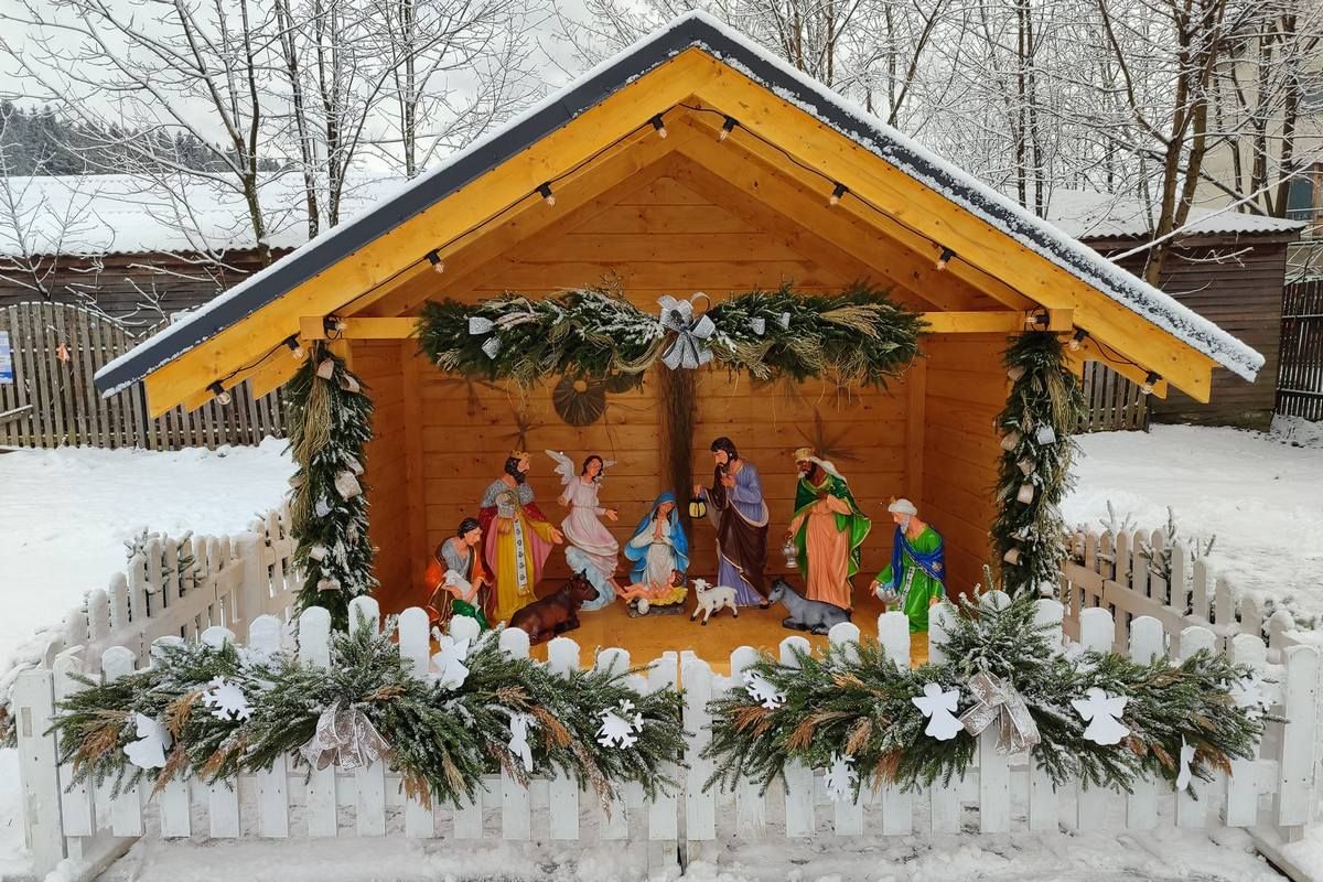У Ворохті й Татарові замість ялинки встановили вертепні шопки 1