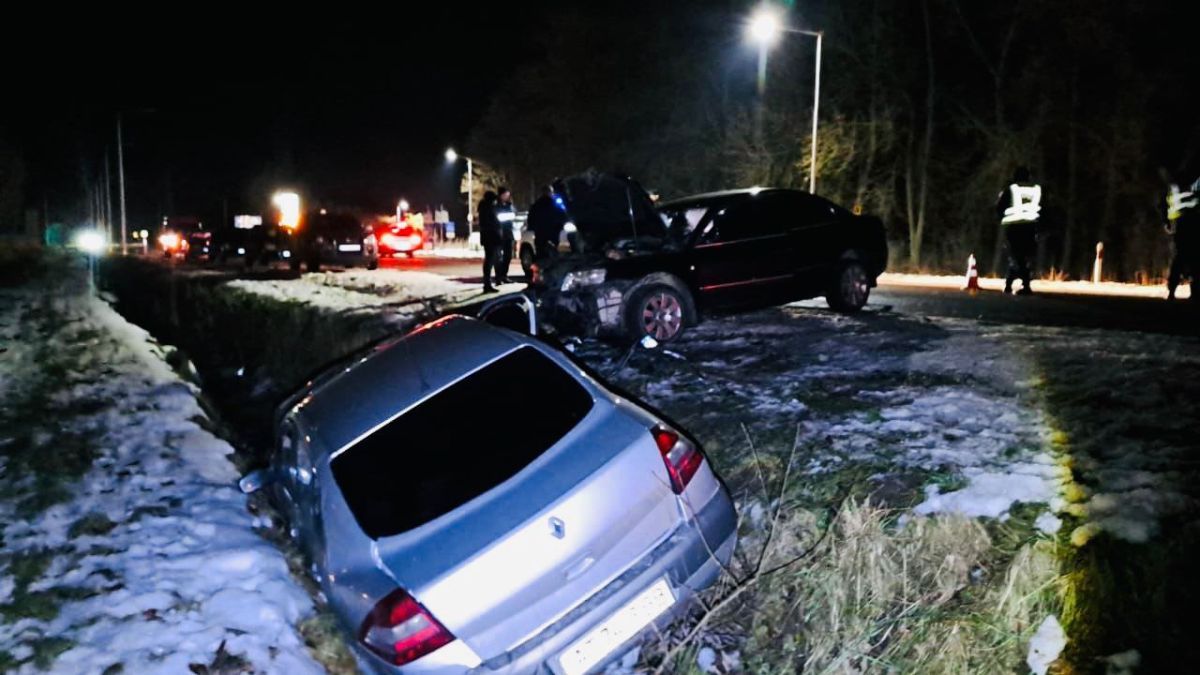 На Прикарпатті в аваріях травмовано 6 людей, одна особа загинула 4