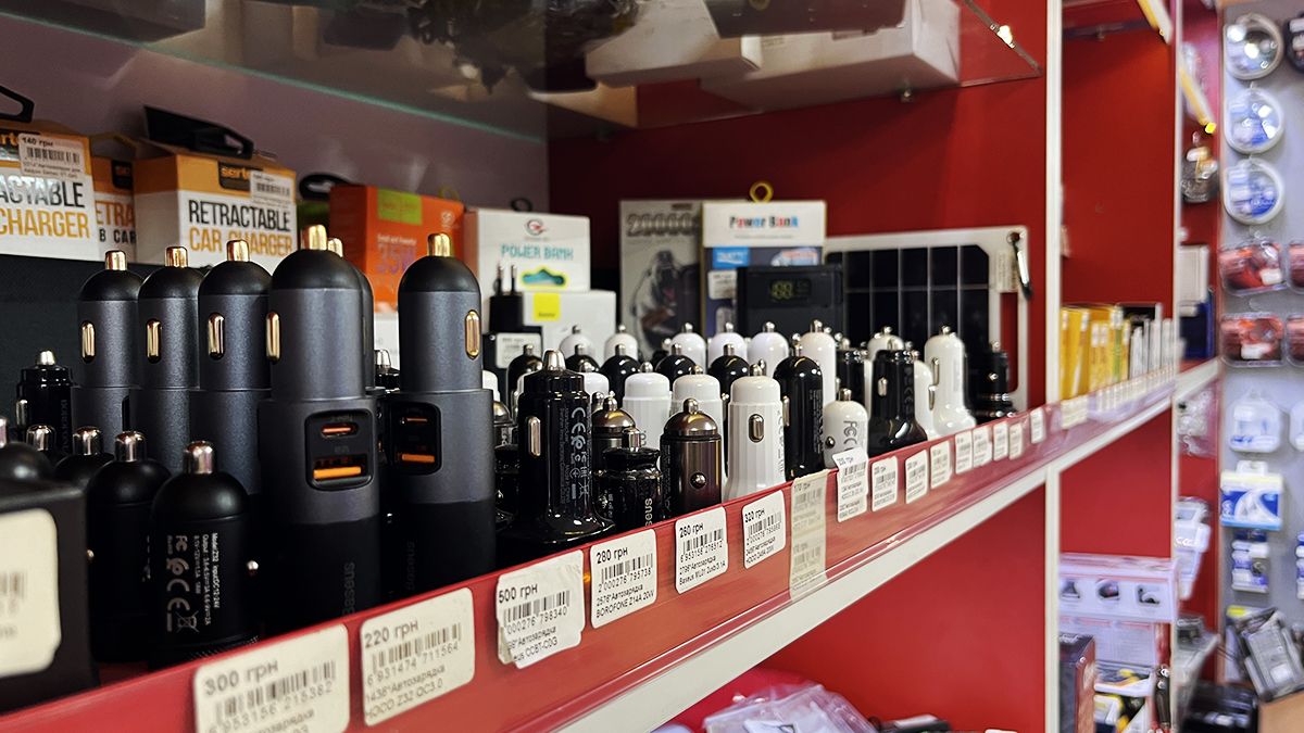 Яскраве світло, крута музика та сучасна мультимедіа - все це можна знайти в автомагазині та сервісі "Автозвук" у Коломиї 8