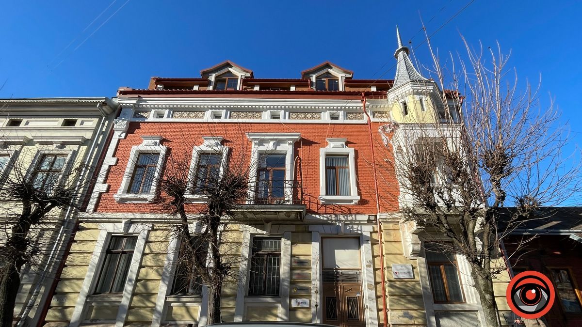 На коломийській стометрівці відреставрували давні фактурні двері 1