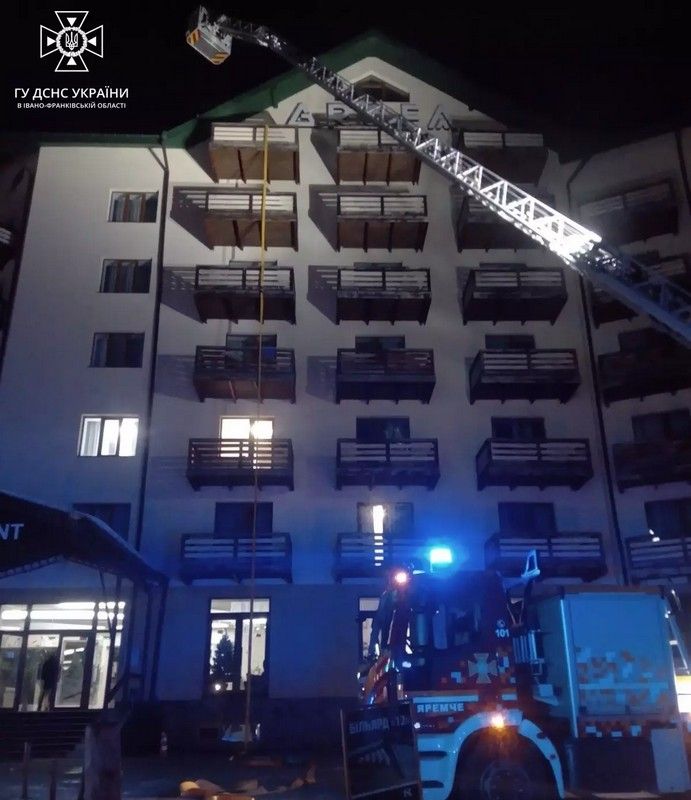 У Поляниці виникла пожежа в одному із готелів 1