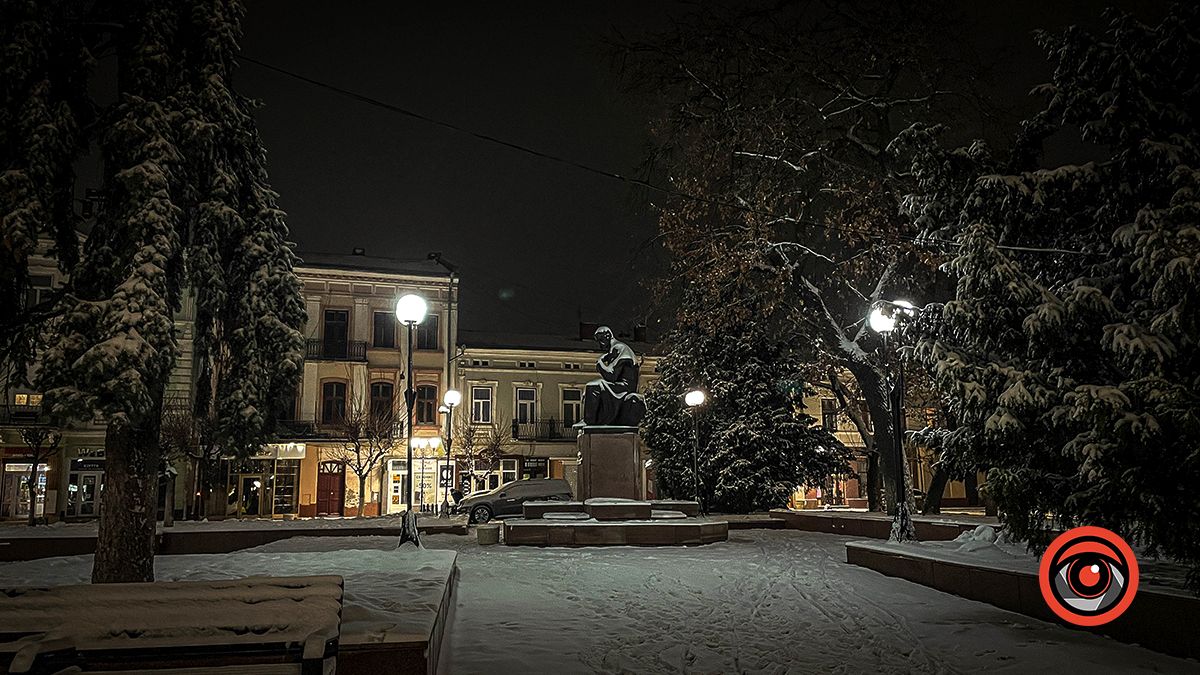 Чарівна й морозна: фоторепортаж вечірньої Коломиї взимку 14