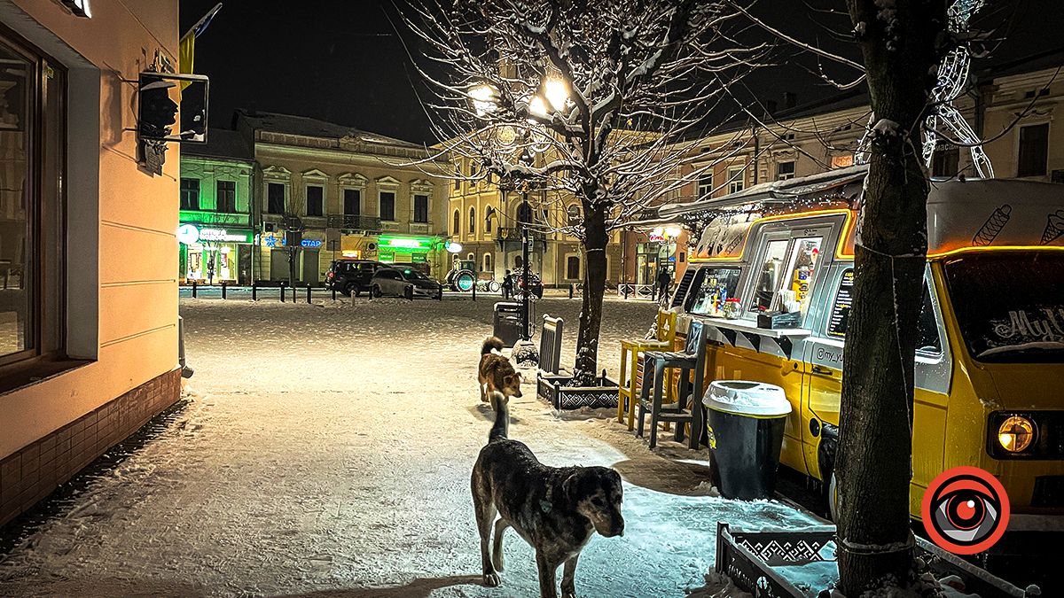 Чарівна й морозна: фоторепортаж вечірньої Коломиї взимку 16