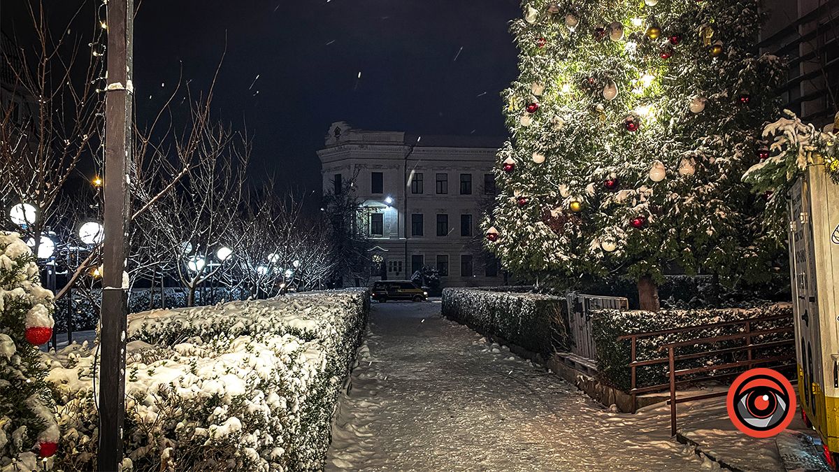 Чарівна й морозна: фоторепортаж вечірньої Коломиї взимку 7