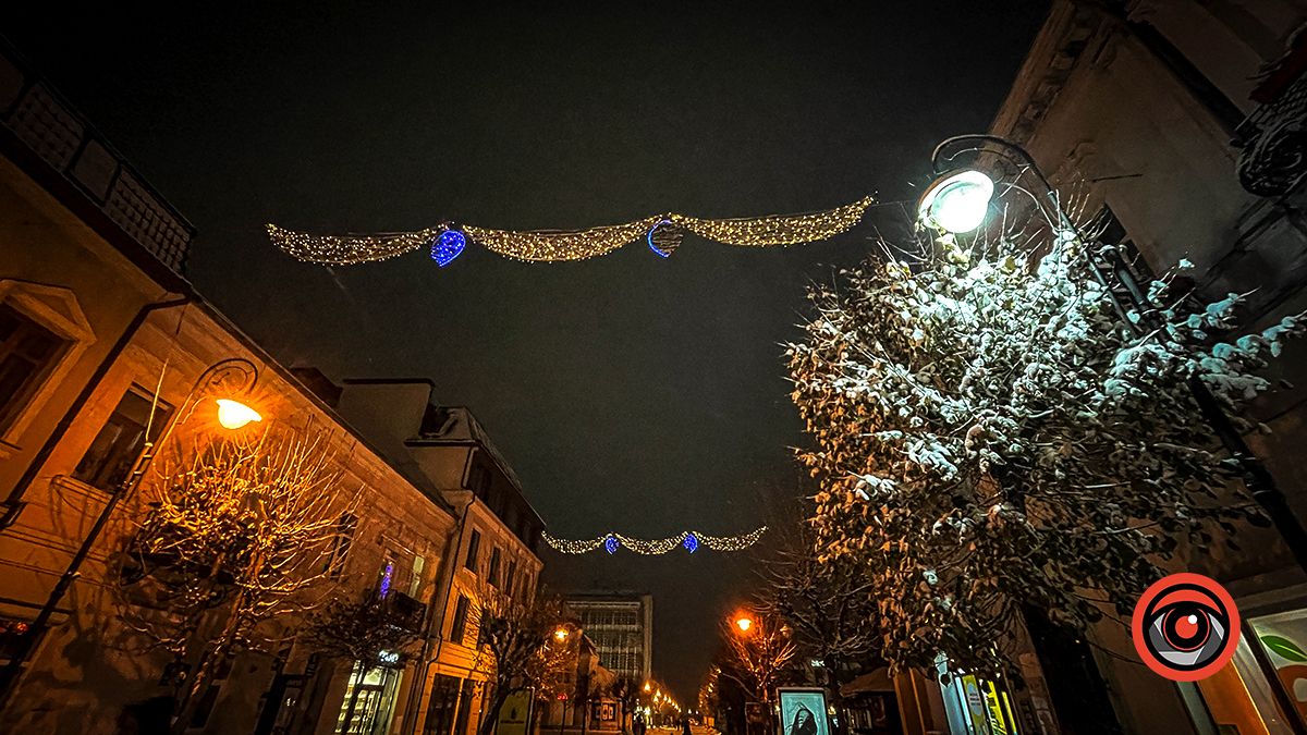 Чарівна й морозна: фоторепортаж вечірньої Коломиї взимку 10