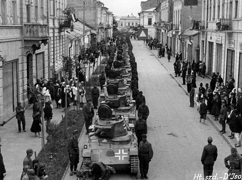Німецькі танки на вулицях Коломиї, ІІ світова війна, червень 1941р.