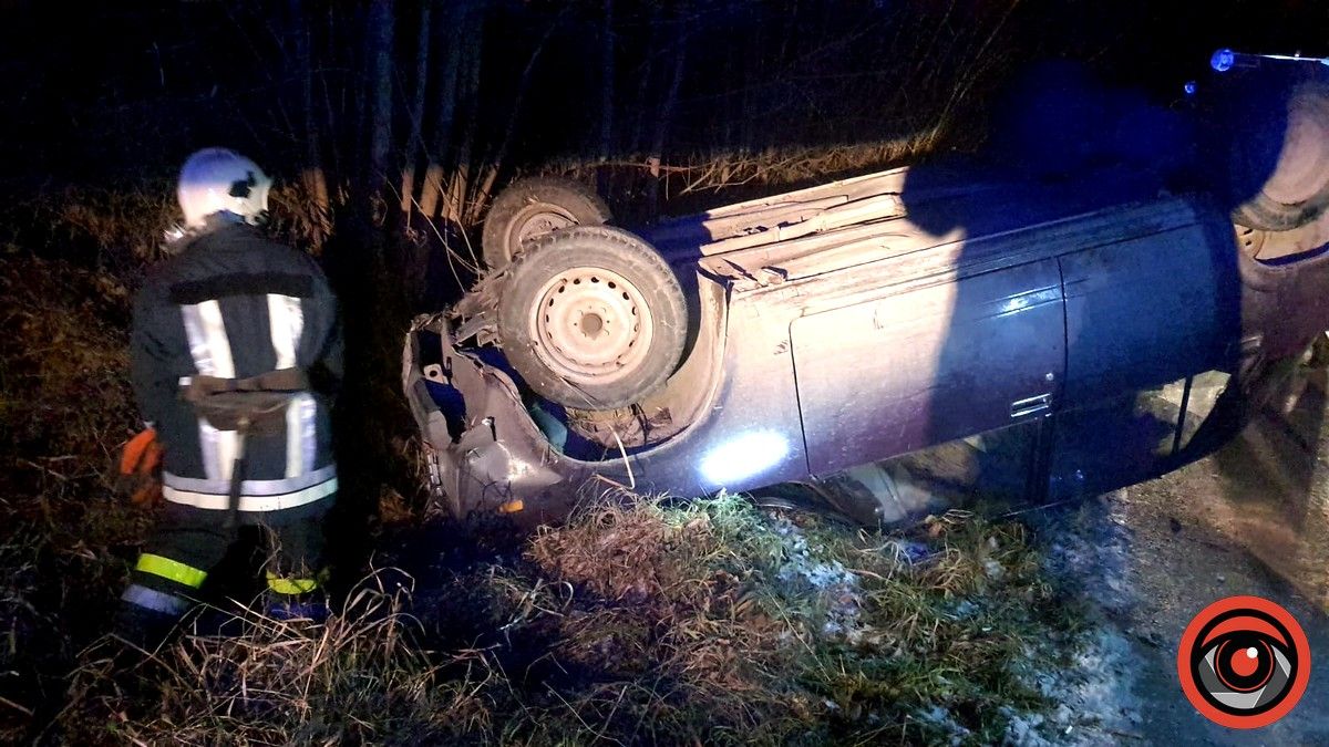 Ввечері 30 листопада на Коломийщині перекинулось авто