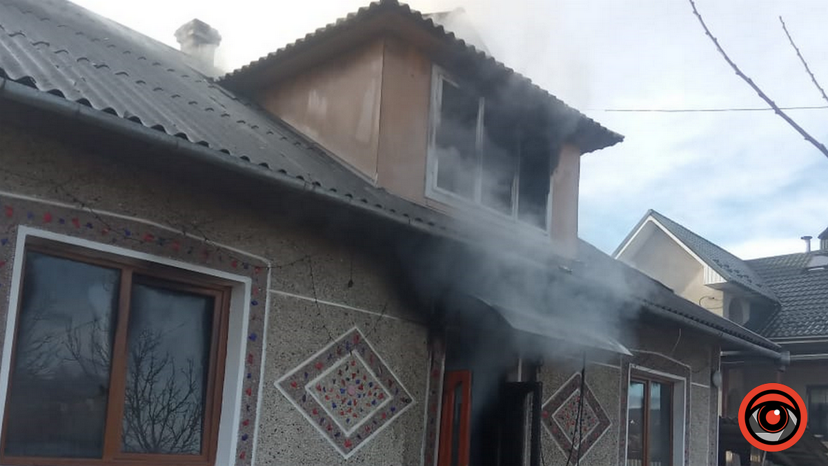 У Печеніжинській громаді горів будинок 1