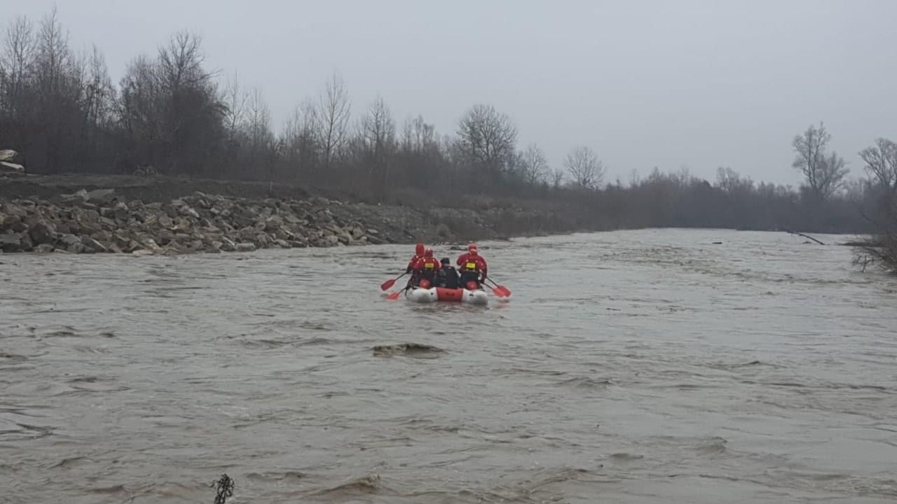 Зʼявилися деталі порятунку трактора з річки Черемош 2
