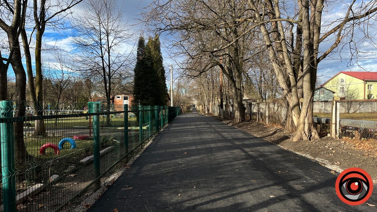 Нарешті почули: у Коломиї до садочка постелили асфальт