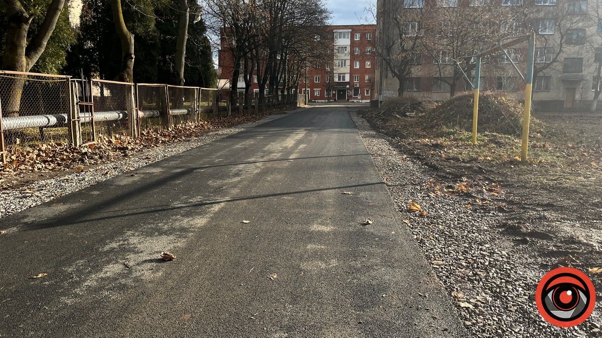 Нарешті почули: у Коломиї до садочка постелили асфальт 4