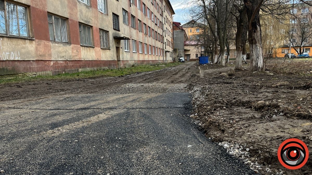 Нарешті почули: у Коломиї до садочка постелили асфальт 9