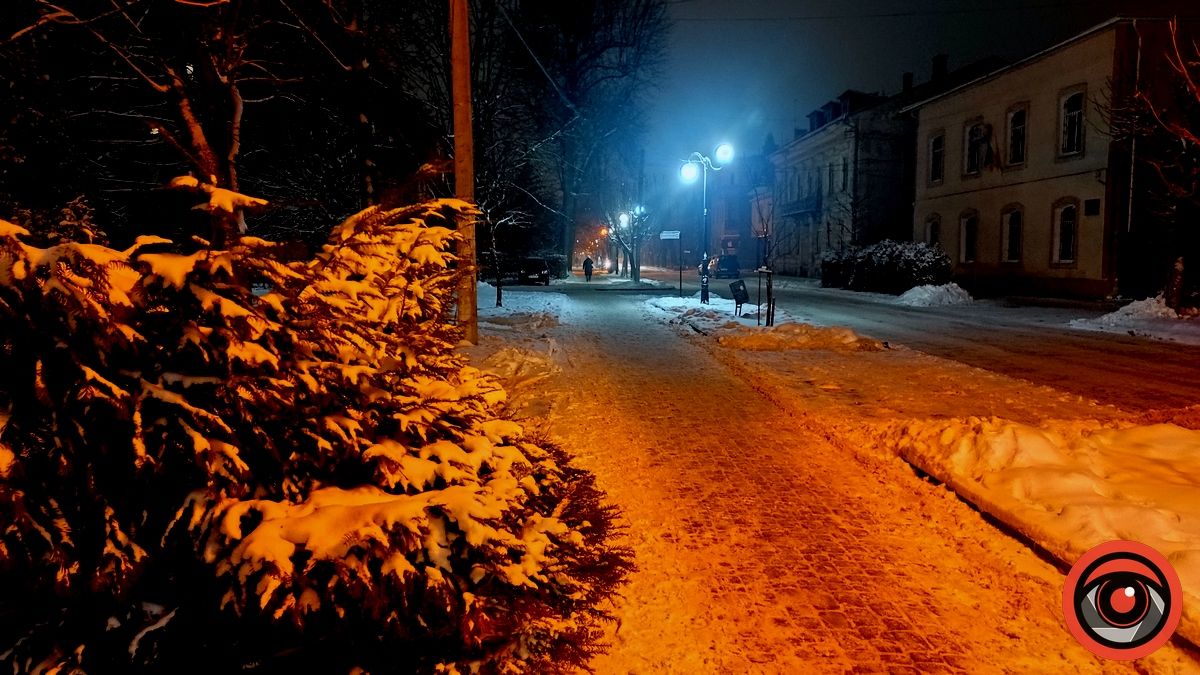 Чарівна й морозна: фоторепортаж вечірньої Коломиї взимку 2
