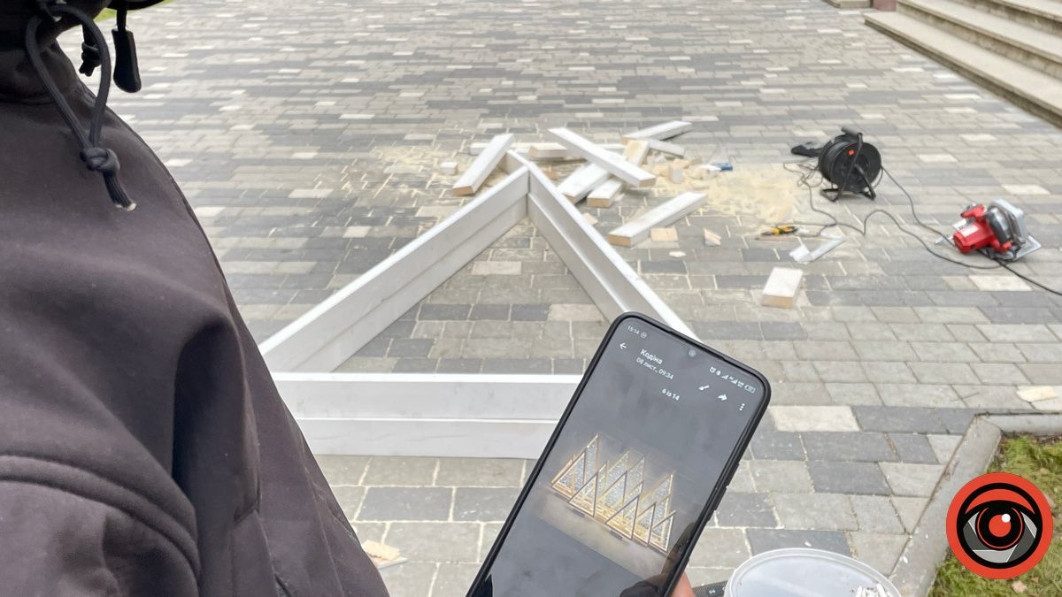 У Коломиї створили різдвяну інсталяцію на вул. Театральній 1