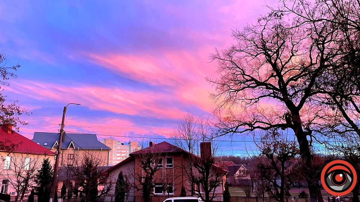 Багряне небо над Коломиєю: фото містян 2