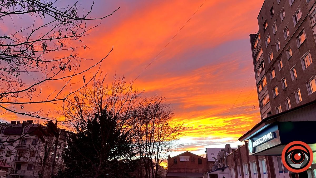 Багряне небо над Коломиєю: фото містян 3