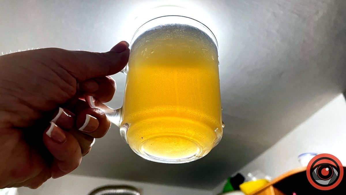 ні, це не чай з лимоном. Така вода у кранах коломиян