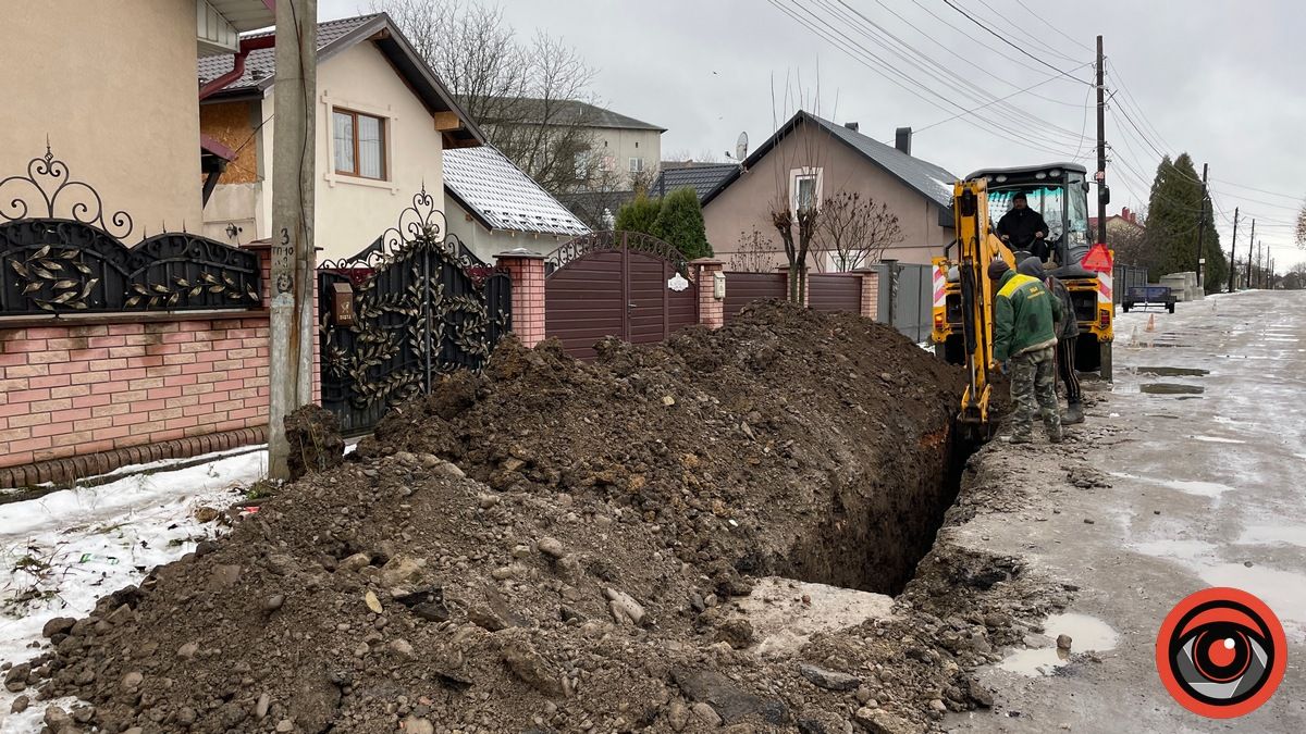 На вулиці Богдана Лепкого в Коломиї вирили траншею, рух ускладнений 3